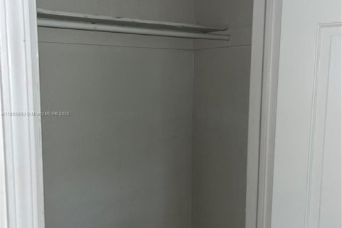 House in Hollywood, Florida 2 bedrooms, 127.28 sq.m. № 1880367 - photo 7