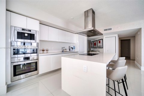 Condo in Sunny Isles Beach, Florida, 3 bedrooms № 2079490 - photo 4