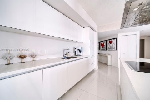 Condo in Sunny Isles Beach, Florida, 3 bedrooms № 2079490 - photo 5