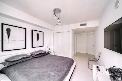 Condo in Sunny Isles Beach, Florida, 3 bedrooms № 2079490 - photo 13
