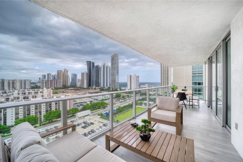 Condo in Sunny Isles Beach, Florida, 3 bedrooms № 2079490 - photo 2