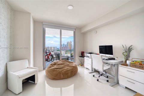 Condo in Sunny Isles Beach, Florida, 3 bedrooms № 2079490 - photo 14