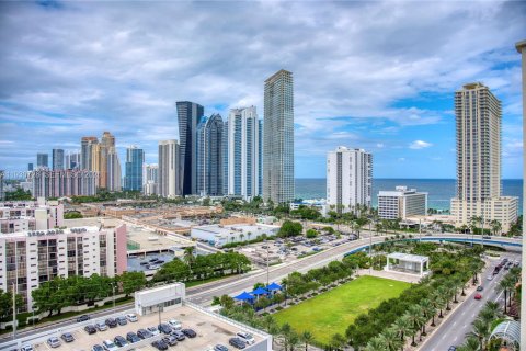 Condo in Sunny Isles Beach, Florida, 3 bedrooms № 2079490 - photo 22