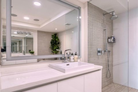 Condo in Sunny Isles Beach, Florida, 3 bedrooms № 2079490 - photo 11