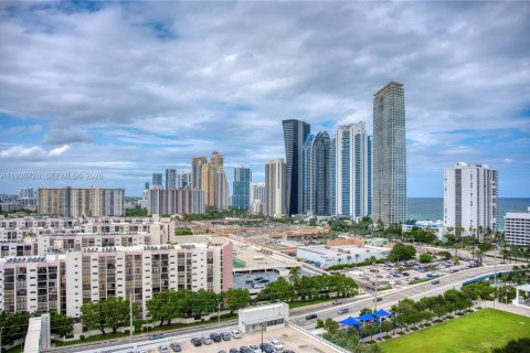 Condo in Sunny Isles Beach, Florida, 3 bedrooms № 2079490 - photo 21