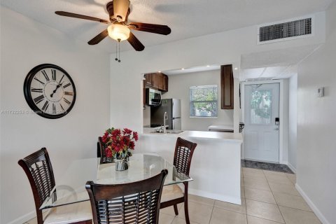 Condo in Lauderdale Lakes, Florida, 1 bedroom  № 1980226 - photo 16