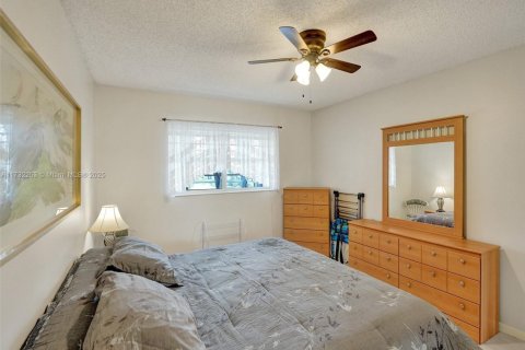 Condo in Lauderdale Lakes, Florida, 1 bedroom  № 1980226 - photo 23