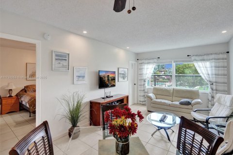 Condo in Lauderdale Lakes, Florida, 1 bedroom  № 1980226 - photo 14