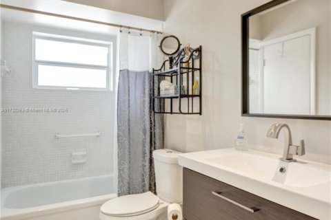 Condo in Lauderdale Lakes, Florida, 1 bedroom  № 1980226 - photo 26