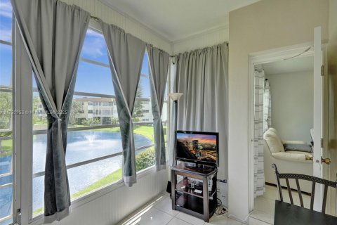 Condo in Lauderdale Lakes, Florida, 1 bedroom  № 1980226 - photo 30
