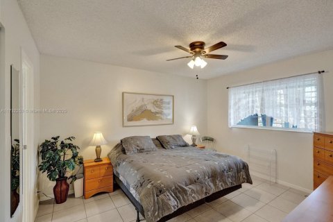 Condo in Lauderdale Lakes, Florida, 1 bedroom  № 1980226 - photo 4