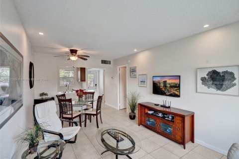 Condo in Lauderdale Lakes, Florida, 1 bedroom  № 1980226 - photo 17