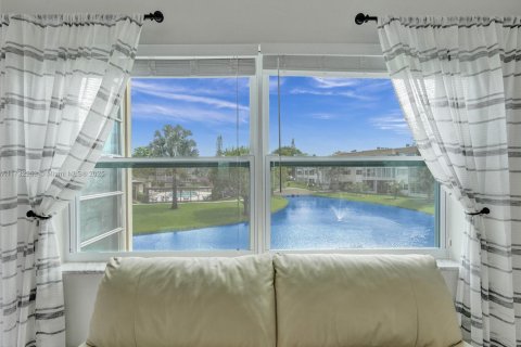 Condo in Lauderdale Lakes, Florida, 1 bedroom  № 1980226 - photo 1