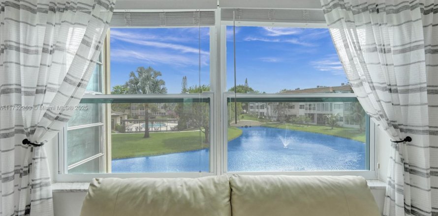 Condo in Lauderdale Lakes, Florida, 1 bedroom  № 1980226