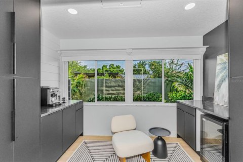 House in Saint Petersburg, Florida 3 bedrooms, 191.75 sq.m. № 2197627 - photo 24