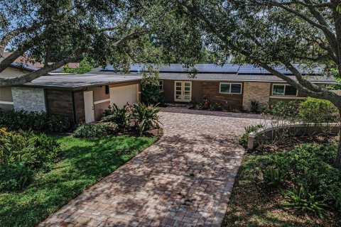 House in Saint Petersburg, Florida 3 bedrooms, 191.75 sq.m. № 2197627 - photo 3