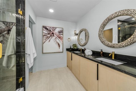 House in Saint Petersburg, Florida 3 bedrooms, 191.75 sq.m. № 2197627 - photo 28