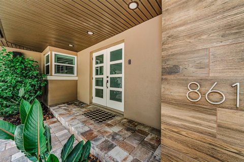 House in Saint Petersburg, Florida 3 bedrooms, 191.75 sq.m. № 2197627 - photo 7