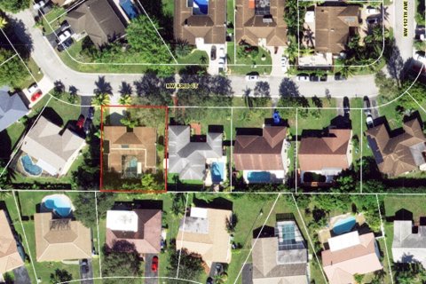 House in Coral Springs, Florida 4 bedrooms, 166.85 sq.m. № 1128097 - photo 1