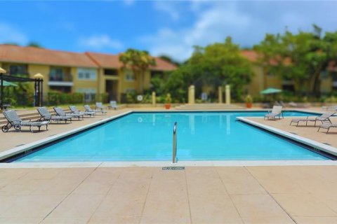 Condo in Sarasota, Florida, 3 bedrooms  № 1858452 - photo 4