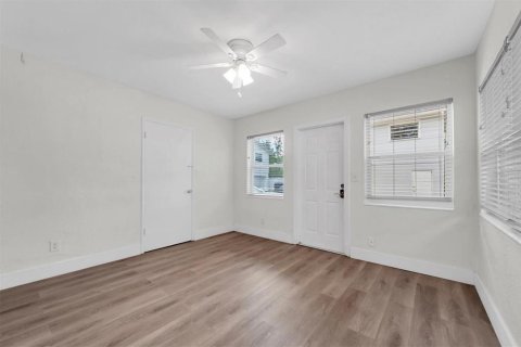 Casa en alquiler en Saint Petersburg, Florida, 3 dormitorios, 95.41 m2 № 1915809 - foto 17