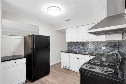Casa en alquiler en Saint Petersburg, Florida, 3 dormitorios, 95.41 m2 № 1915809 - foto 19