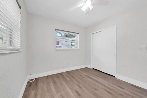Casa en alquiler en Saint Petersburg, Florida, 3 dormitorios, 95.41 m2 № 1915809 - foto 13