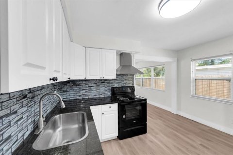 Casa en alquiler en Saint Petersburg, Florida, 3 dormitorios, 95.41 m2 № 1915809 - foto 18