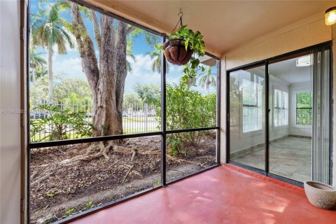 Condominio en alquiler en Miami, Florida, 1 dormitorio, 60.48 m2 № 2056699 - foto 6