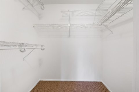 Condominio en alquiler en Miami, Florida, 1 dormitorio, 60.48 m2 № 2056699 - foto 11