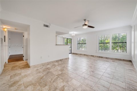 Condominio en alquiler en Miami, Florida, 1 dormitorio, 60.48 m2 № 2056699 - foto 2