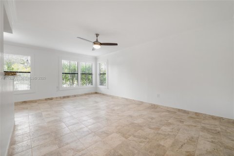 Condominio en alquiler en Miami, Florida, 1 dormitorio, 60.48 m2 № 2056699 - foto 5