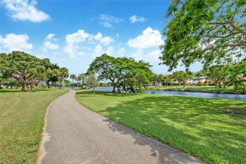 Condominio en alquiler en Miami, Florida, 1 dormitorio, 60.48 m2 № 2056699 - foto 14