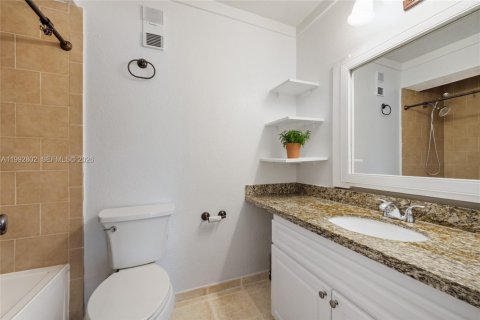 Condominio en alquiler en Miami, Florida, 1 dormitorio, 60.48 m2 № 2056699 - foto 8