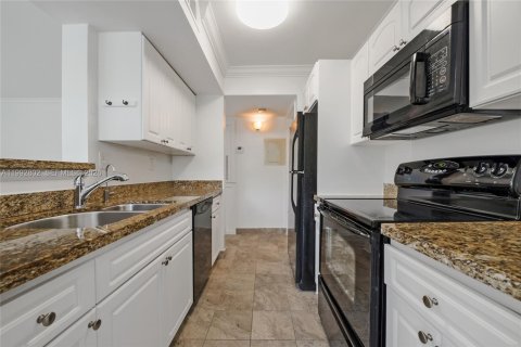 Condominio en alquiler en Miami, Florida, 1 dormitorio, 60.48 m2 № 2056699 - foto 4