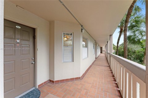 Condo in Coconut Creek, Florida, 2 bedrooms  № 1790251 - photo 3
