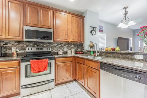 Touwnhouse à vendre à Tampa, Floride: 2 chambres, 108.97 m2 № 2378254 - photo 11