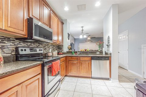 Touwnhouse à vendre à Tampa, Floride: 2 chambres, 108.97 m2 № 2378254 - photo 10