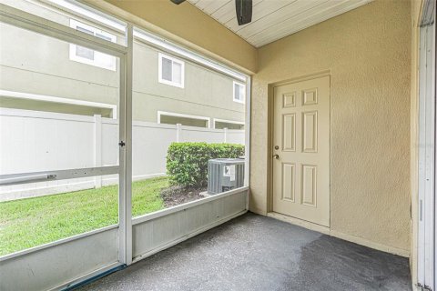 Touwnhouse à vendre à Tampa, Floride: 2 chambres, 108.97 m2 № 2378254 - photo 28