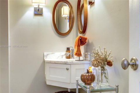 Adosado en venta en Coral Gables, Florida, 4 dormitorios, 323.76 m2 № 2153224 - foto 8
