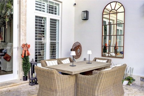 Adosado en venta en Coral Gables, Florida, 4 dormitorios, 323.76 m2 № 2153224 - foto 15