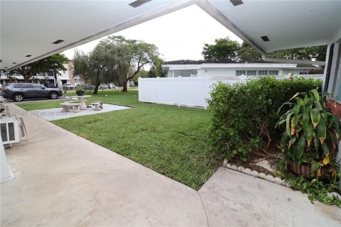 Снять в аренду квартиру в Холливуд, Флорида 2 спальни, 65.03м2, № 1991630 - фото 18