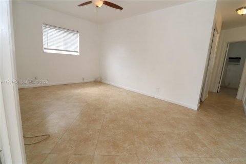 Снять в аренду квартиру в Холливуд, Флорида 2 спальни, 65.03м2, № 1991630 - фото 5