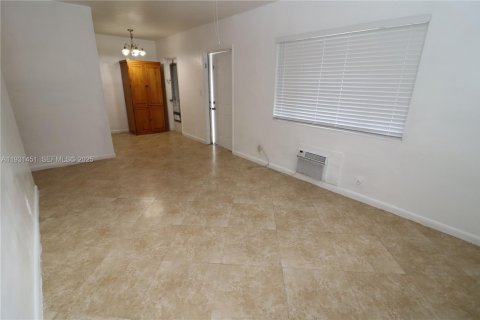 Снять в аренду квартиру в Холливуд, Флорида 2 спальни, 65.03м2, № 1991630 - фото 16