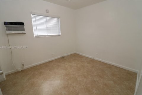 Снять в аренду квартиру в Холливуд, Флорида 2 спальни, 65.03м2, № 1991630 - фото 7