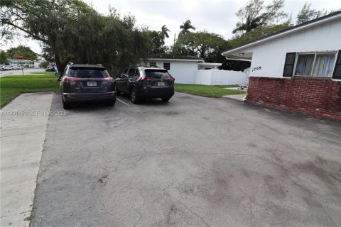 Снять в аренду квартиру в Холливуд, Флорида 2 спальни, 65.03м2, № 1991630 - фото 10