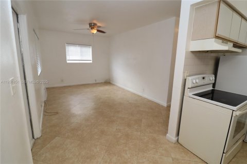 Снять в аренду квартиру в Холливуд, Флорида 2 спальни, 65.03м2, № 1991630 - фото 12