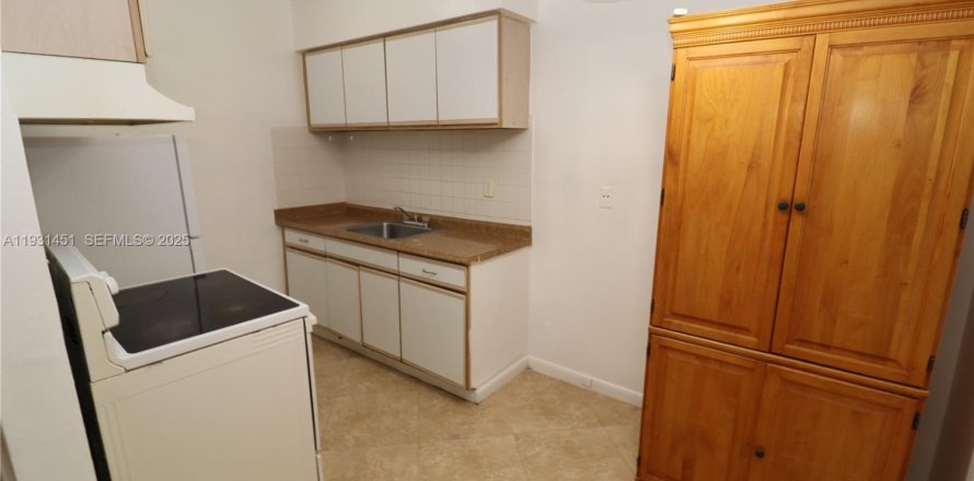 Квартира в Холливуд, Флорида 2 спальни, 65.03м2 № 1991630