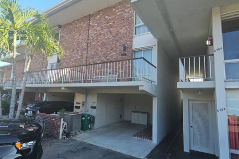 Touwnhouse à vendre à Hialeah, Floride: 2 chambres, 162.76 m2 № 1981814 - photo 6