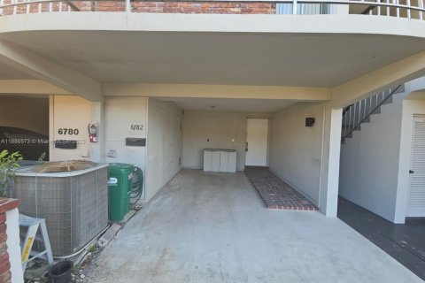 Touwnhouse à vendre à Hialeah, Floride: 2 chambres, 162.76 m2 № 1981814 - photo 5